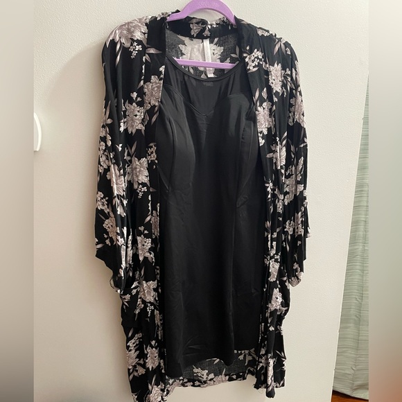 Black swimdress - Picture 13 of 16